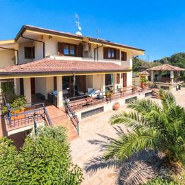 Villa panoramica con vista su Roma