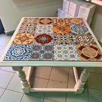 Tavolo artigianale con piano in maioliche
