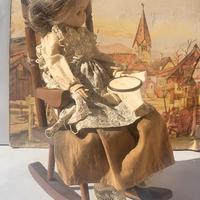 BAMBOLA FANNY AL RICAMO CON SEDIA A CARILLON 1970 