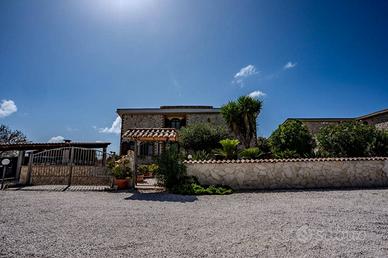 Villa di 252 m² con più di 5 locali e box auto dop