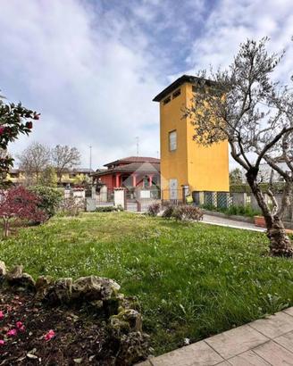 VILLA A SCHIERA D'ANGOLO A VAIANO CREMASCO