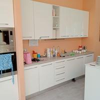 Cucina completa di elettrodomestici