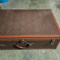 Baule vintage con monogramma di Louis Vuitton

