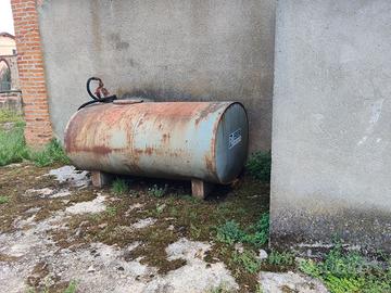 Serbatoio cisterne carburante agriccolo