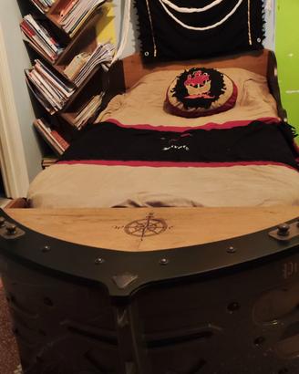 1 letto forma  barca  pirati + 1 letto squalo