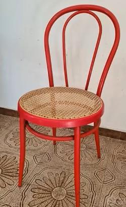 sedie thonet rosse