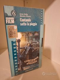VHS CANTANDO SOTTO LA PIOGGIA