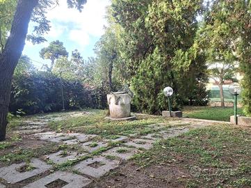 4 LOCALI A COMACCHIO