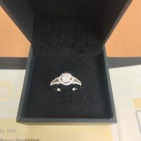 ANELLO SOLITARIO CON DIAMANTI