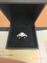 ANELLO SOLITARIO CON DIAMANTI