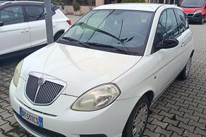 Lancia Ypsilon 1.4 gpl Argento