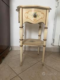 Tavolino comodino vintage stile veneziano decorato