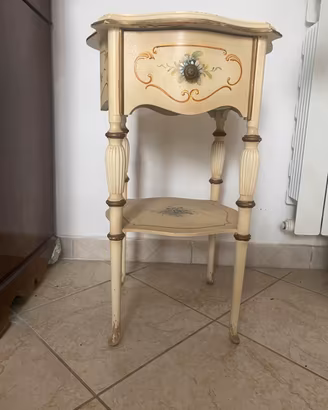 Tavolino comodino vintage stile veneziano decorato