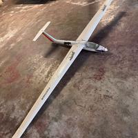 Motoaliante RC con motore e servi