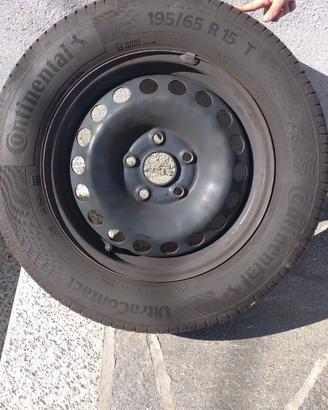 4 gomme stradali complete di cerchioni