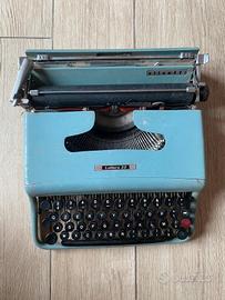 Macchina da scrivere portatile Lettera 22 Olivetti