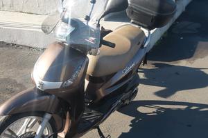 scooter Peugeot tweet 125