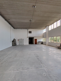 Capannone magazzino artigianale e commerciale