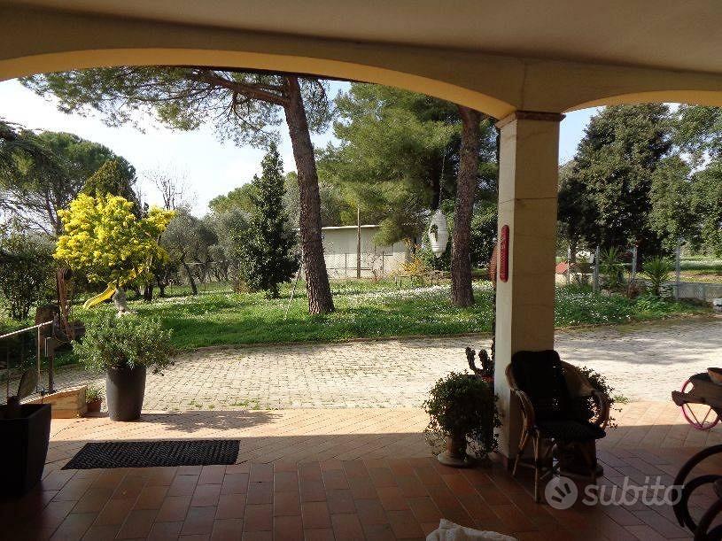 Villa di 795 m² con più di 5 locali e box auto dop