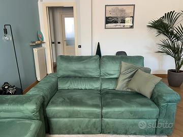 Eleganti divani in verde petrolio poltrone e sofà