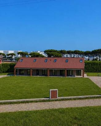 Villa di 350 m² con più di 5 locali a Jesolo