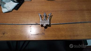 Fregio stemma maserati d epoca