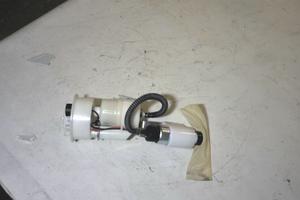 GRUPPO POMPA CARBURANTE VESPA PIAGGIO 640516 USATA