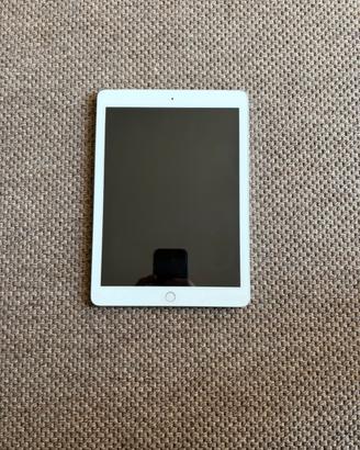 iPad 6ª Generazione – 32GB + cover in silicone