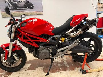 Ducati Monster 696 Plus