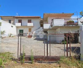 CASA SEMINDIPENDENTE A GIULIANOVA