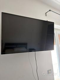 Smart tv nordamende 43” con braccio in alluminio