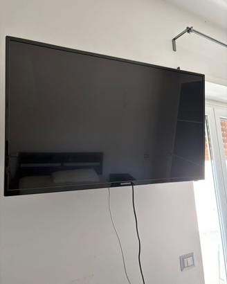 Smart tv nordamende 43” con braccio in alluminio
