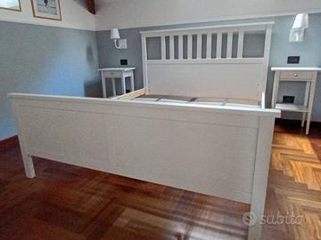 Letto matrimoniale con comdini