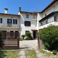 DUE ABITAZIONI IN UNICA CASA CON AMPIO CORTILE