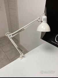 Lampada da tavolo snodabile