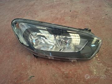 proiettore anteriore destro Ford transit courier