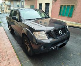 NISSAN Navara 2.5 double cab con gancio traino