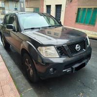 NISSAN Navara 2.5 double cab con gancio traino