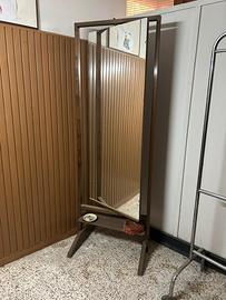 Specchio a figura intera con cornice in legno
