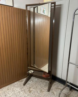 Specchio a figura intera con cornice in legno