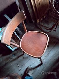 8 sedie tipo tone più 2 più chiare