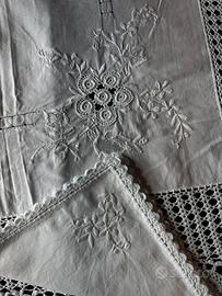 Tovaglia ricamata a mano