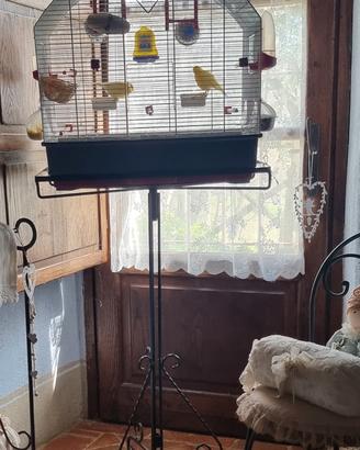 gabbia e piedistallo