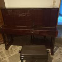 Pianoforte con sgabello