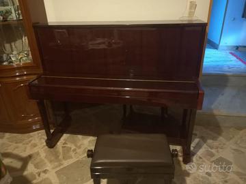 Pianoforte con sgabello