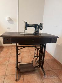 MACCHINA DA CUCIRE ANTICA LEGNO A PEDALE