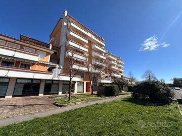 APPARTAMENTO TRICAMERE DALLE AMPIE ...