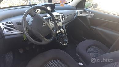 Lancia ypsilon 1.2 benzina serie oro