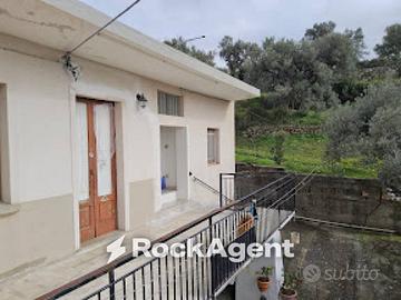 Casa indipendente di 100 m² con 3 locali a Gioiosa
