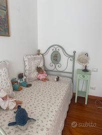 Letto singolo + comodino